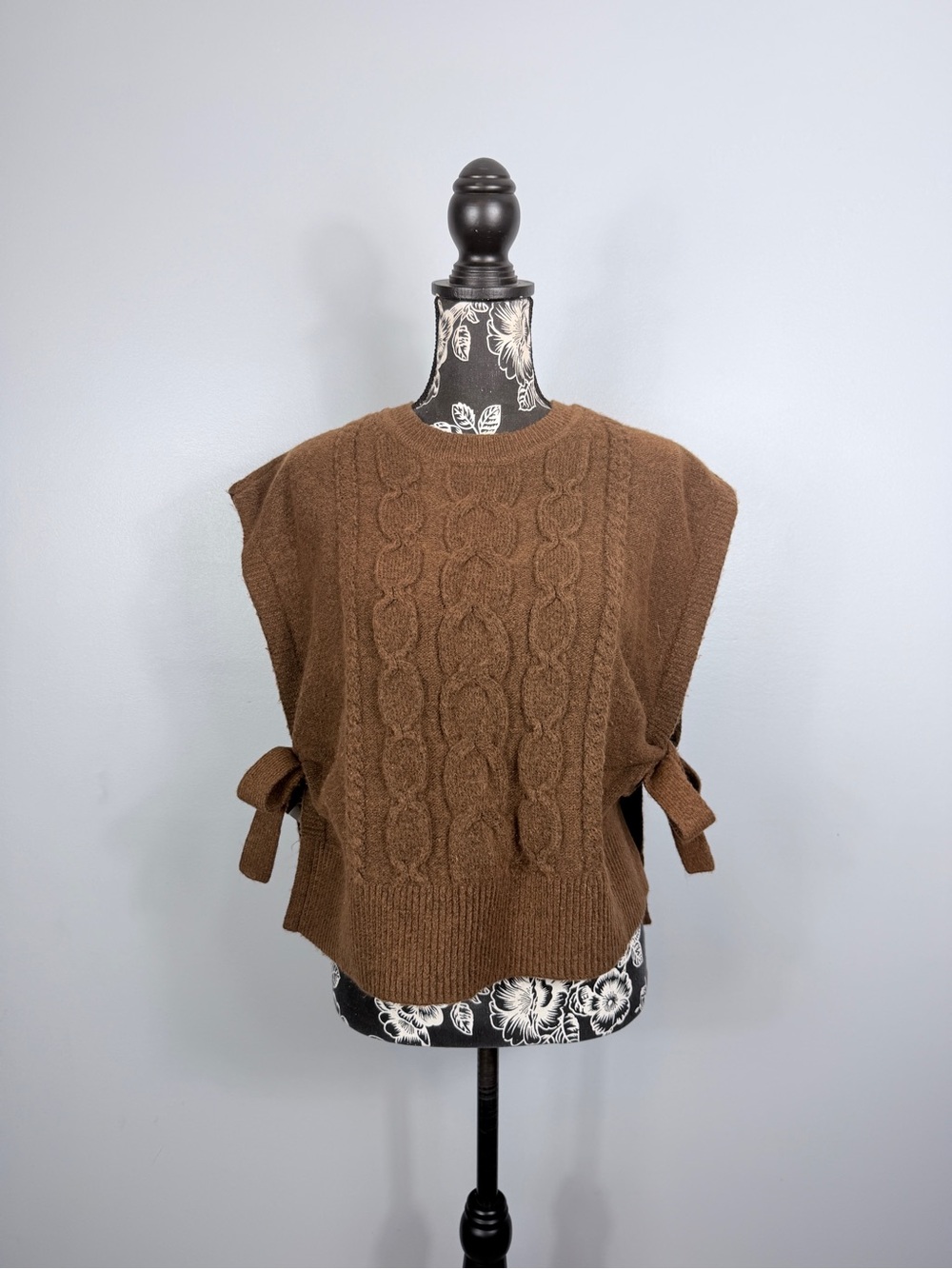 Loft brown cable knit boxy open side tie sweater vest size medium